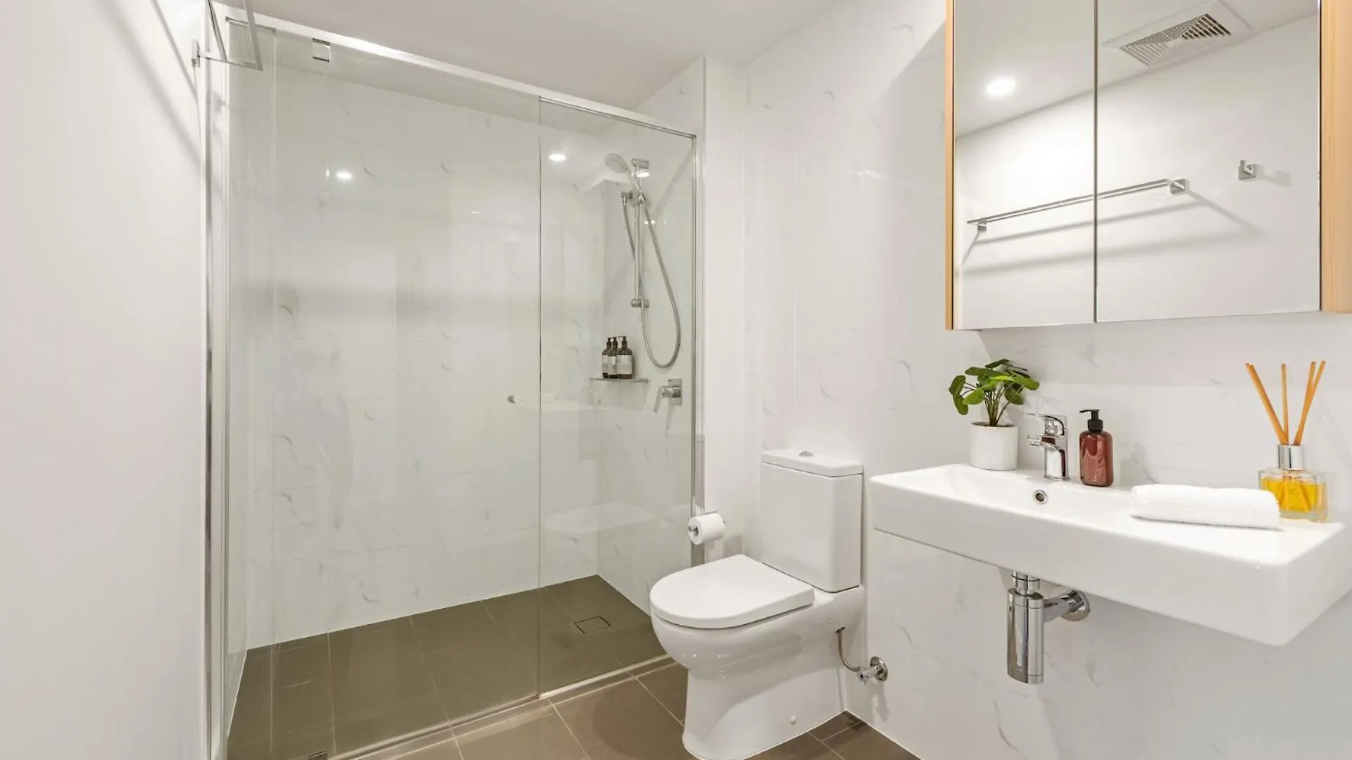 Breathtaking City & River Views With Pool, Gym, Park Brisbane Apartment