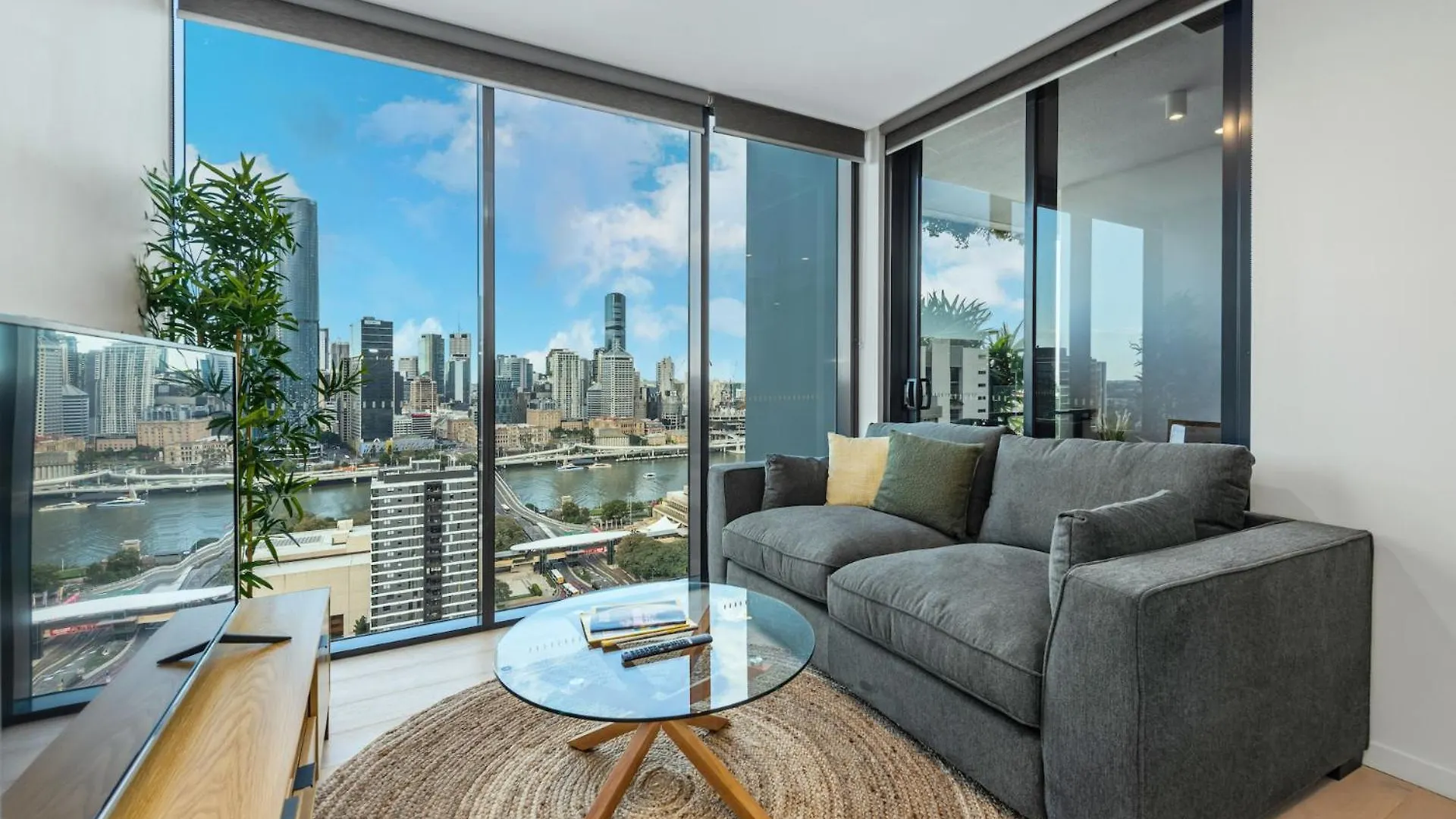 Breathtaking City & River Views With Pool, Gym, Park Brisbane